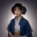 平台与版权研究编辑王晨的工作照，面对多屏同时对比不同流媒体平台的欧美大片片库